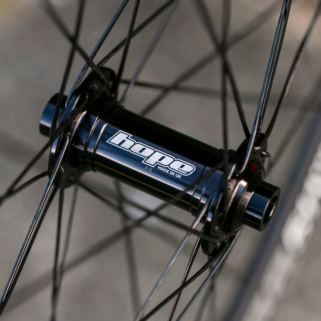Thru-Axle Track HOPE Tech - DT Swiss RR511 Clincher Wheel - Front