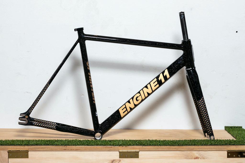 Engine11 Sprinter Track Frame - Black Speckle & Gold - Large